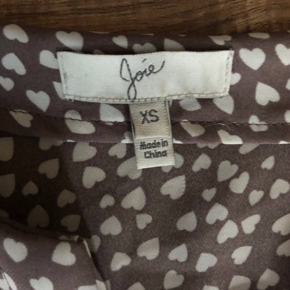 Joie Taupe Heart Print Silk Button Down Blouse XS - Picture 11 of 14